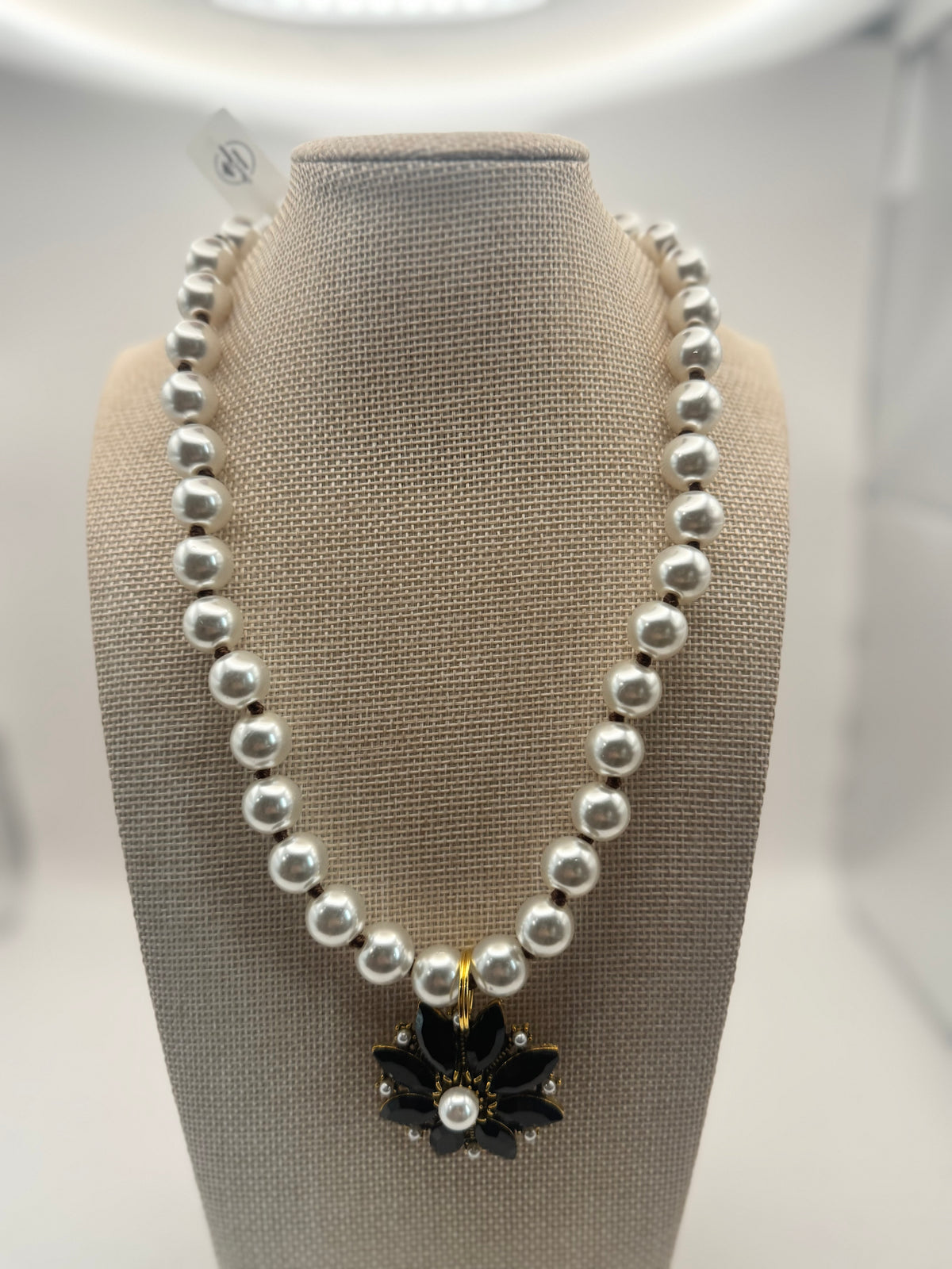Black Flower Pearl Necklace